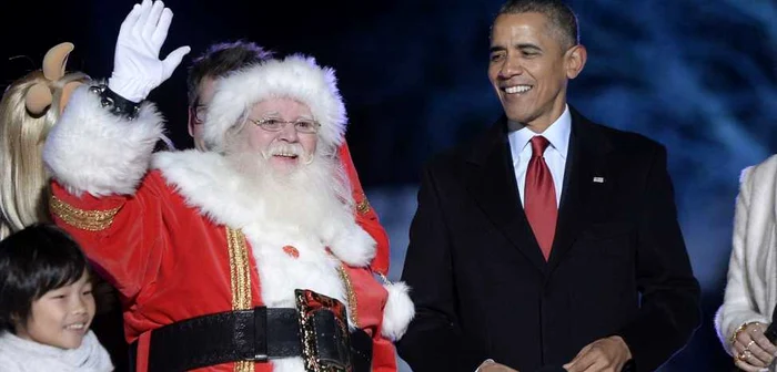 Barack Obama şi Moş Crăciun, la ceremonia de aprindere a beculeţelor de Crăciun FOTO Getty Images