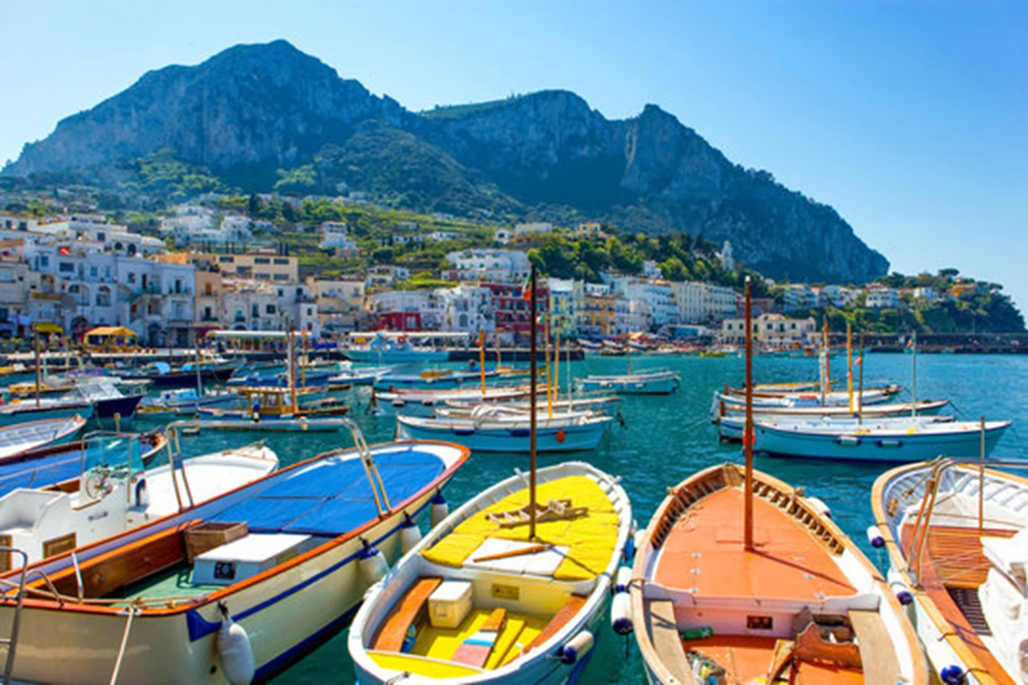 Italia introduce reguli noi pentru turiștii din trei destinații populare: schimbări în Capri, Florența și Dolomiți