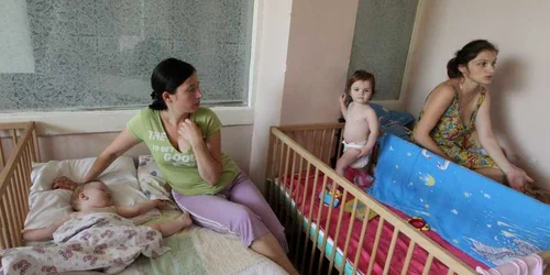 Copiii internaţi în spital se sufocă de căldură