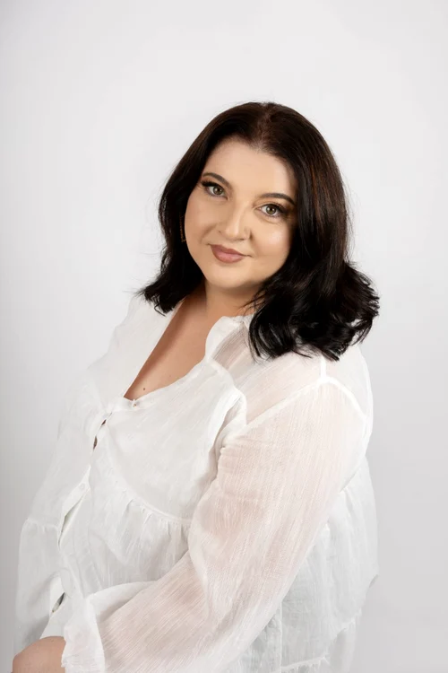 Sorina Brif este psiholog clinician și psihoterapeut în formare sistemică de familie și cuplu