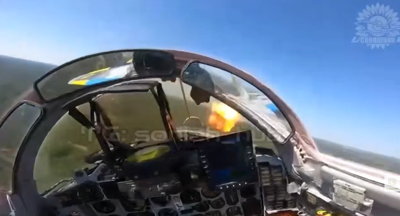 Un MiG-29 ucrainean doborând o rachetă rusească.