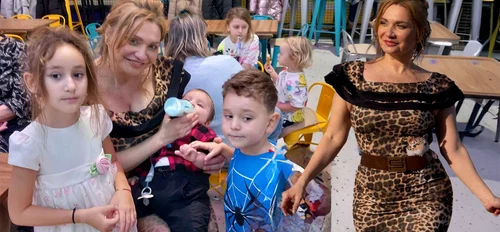 Cristina Cioran, super sexy la petrecerea de un an a băiețelului său  Ce a ales micuțul Max de pe tavă!