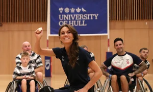 Kate Middleton a jucat rubgy în scaun cu rotile (6) jpg