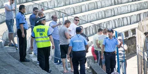 dorin goian evacuat de pe stadionul areni din suceava. FOTO