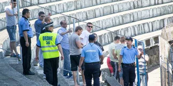 dorin goian evacuat de pe stadionul areni din suceava. FOTO