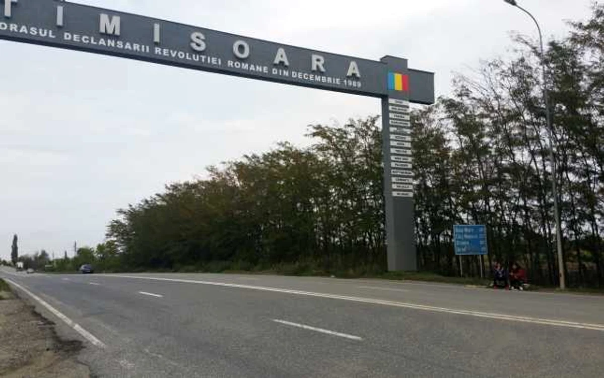Poarta "estetizată" în urmă cu trei ani a fost "urâţită" acum un an, iar săptămâna viitoare va fi demolată