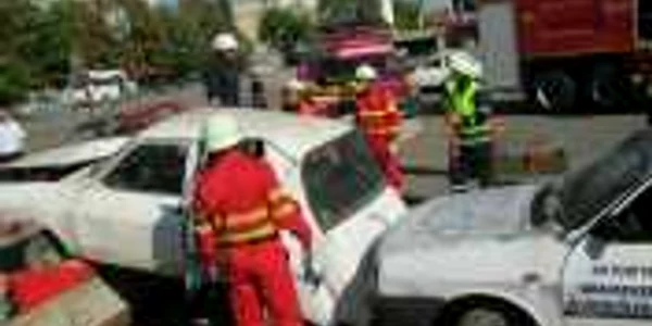 15 echipaje din 13 inspectorate judeţene vor testa diverse scenarii de accidente