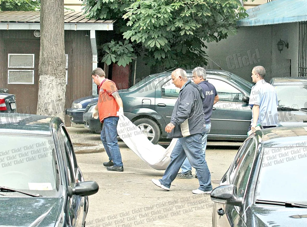 
    Jorăscu şi-a făcut un laţ dintr-un şiret, pe care l-a atârnat de clanţa uşii  