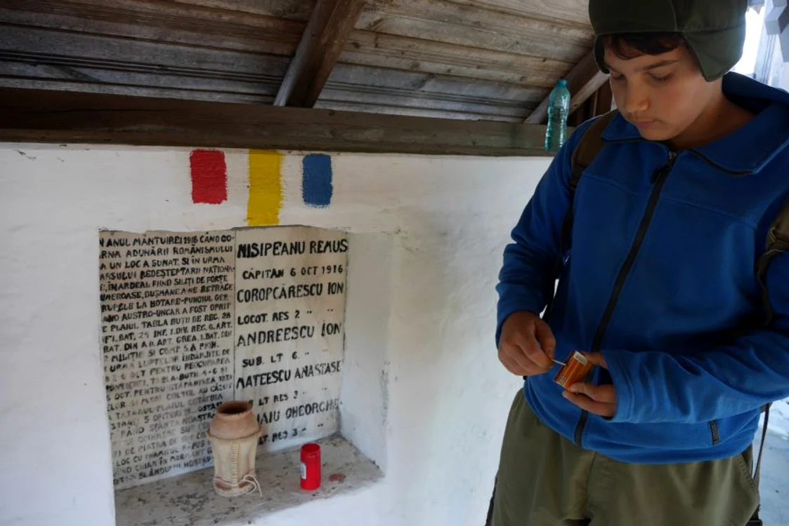 Cimitirele morților și cimitirele eroilor jpeg
