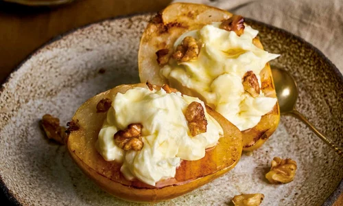 pere coapte cu miere si branza jpg