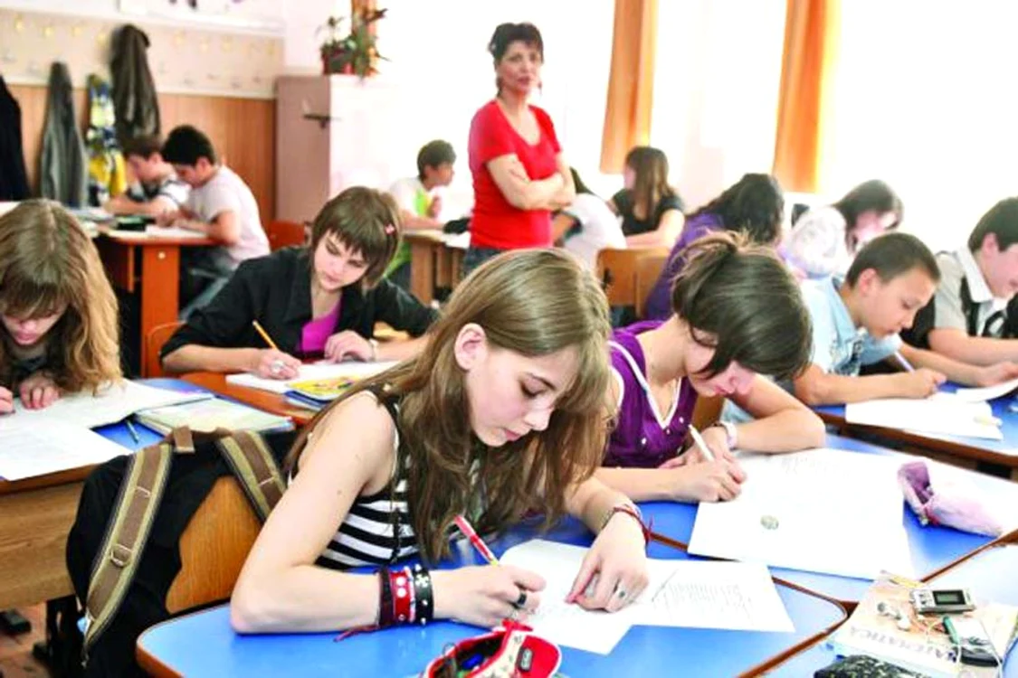 
    Se cere pedepsirea elevei care a filmat-o pe profesoară  