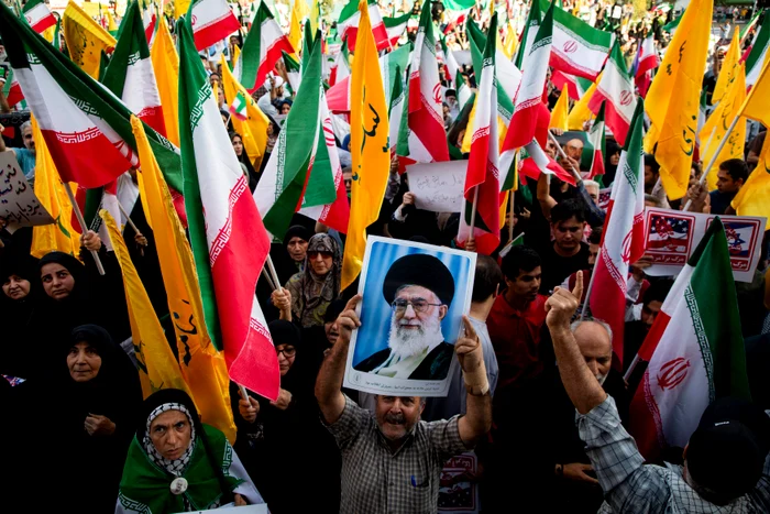 Mii de iranieni l-au plâns pe  Ayatollah Ali Khamenei (Foto: Profimedia)