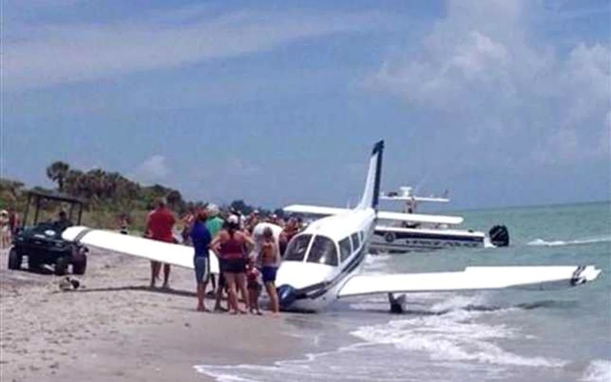Avionul este aproape intact