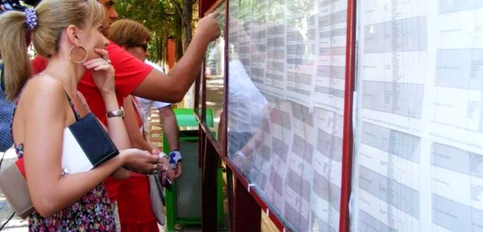 Afişarea rezultatelor la Evaluarea Naţională FOTO Adevărul
