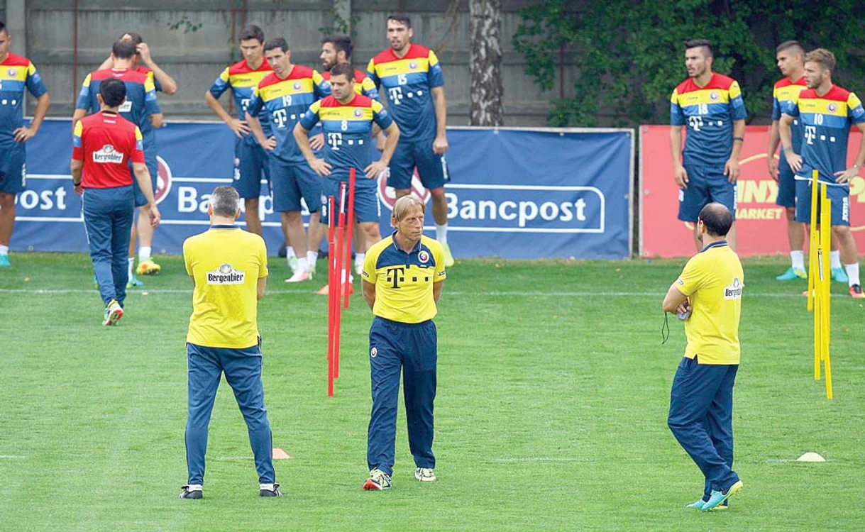 
    Înainte să se califice la Mondialul din 2018, tricolorii vor juca un  amical cu ţara gazdă, la Soci, pentru inaugurarea stadionului Foto: David Muntean  