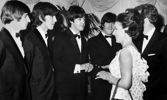 Regina Elisabeta a II a și Paul McCartney de la Beatles profimedia 1024858263 jpg