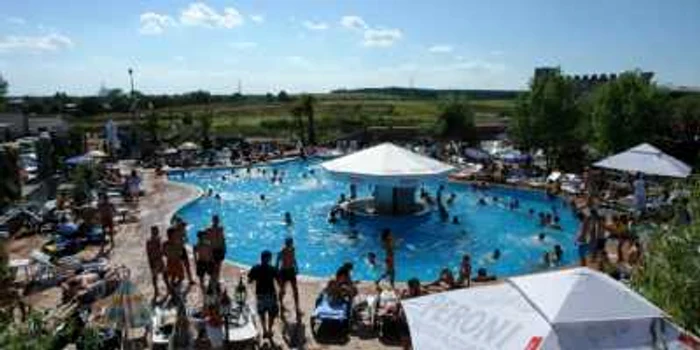 Târgovişte: În weekend, puteţi alege o baie la piscină