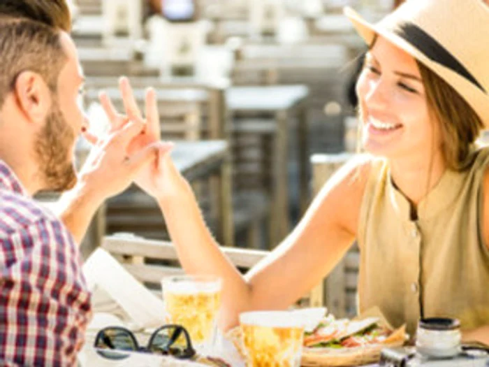 
    Daţi-i întâlnire partenerului de viaţă la un restaurant nou, unde nu aţi mai fost până acum, şi comportaţi-vă ca la începutul relaţieifoto: 123RF  