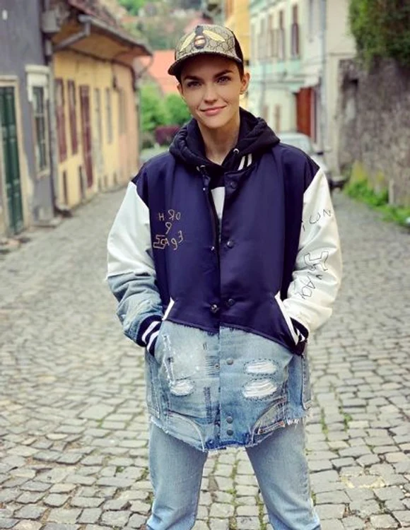 Ruby Rose se află zilele acestea în România