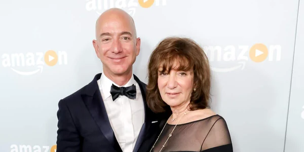 jeff bezos si mama lui foto X jpg