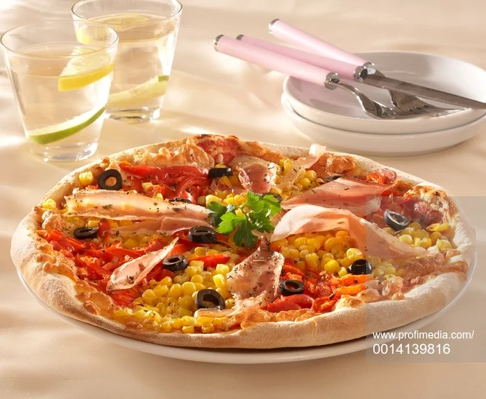 
    Pizza în două culori  