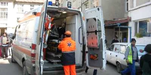 Tânărul a fost transportat la spital. Foto: Arhivă