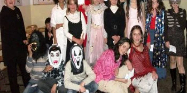 De Halloween-ul românesc, elevii s-au transformat în fel şi fel de personaje 
