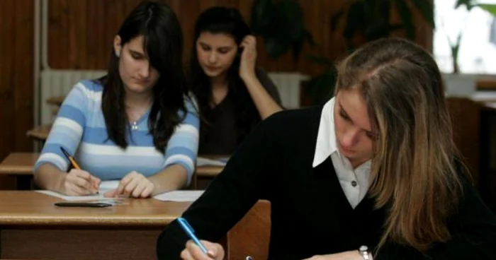 Peste 3000 de liceeani galaţeni au susţinut probele la simularea bacalaureatului. Foto: Adevărul