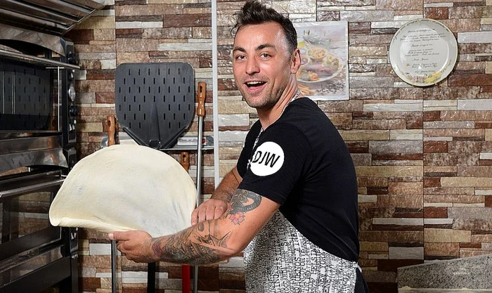 Pizza chef Claudiu Toader a murit, duminică, la numai 30 de ani. Ultimul interviu, acordat revistei „Click!Poftă bună!“, îl puteţi citi mai jos. Dumnezeu să-l odihnească în pace!