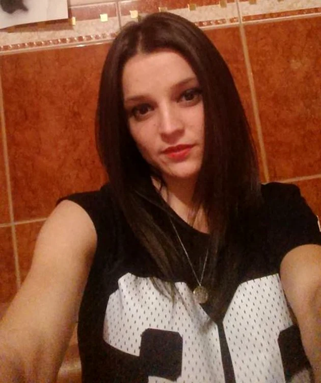 Ioana s-a vopsit brunetă în preajma sărbătorilor