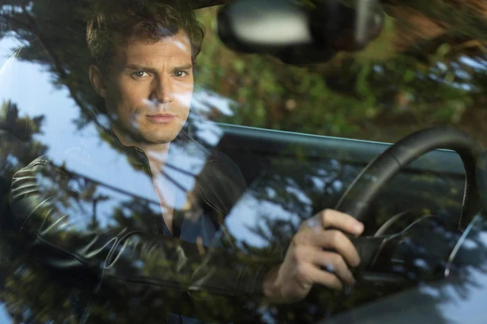 Christian Grey (Jamie Dornan) îşi
dezvăluie înclinaţiile sadomasochiste în noul trailer ale
peliculei „Fifty Shades of Grey“ FOTO Facebook