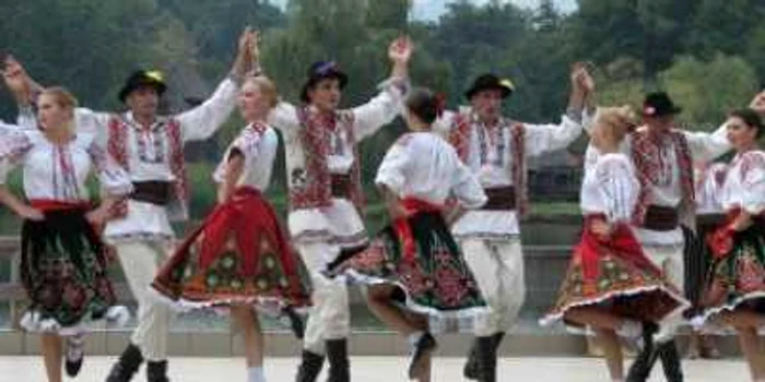 Sibiu: Tradiţiile se întrec în festival
