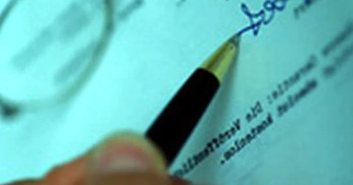 Oamenii au încheiat doar contracte pentru prestări servicii. (Arhivă)