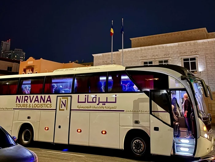Transportul rutier al persoanelor evacuate până la Muscat a fost asigurat de MAE. FOTO: MAE