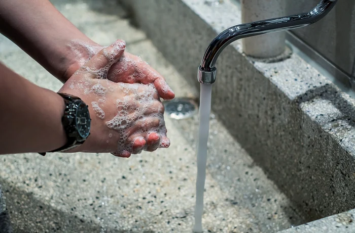 Spălatul corect al mâinilor, cu apă și săpun, este metoda eficientă de prevenție FOTO: Pixabay