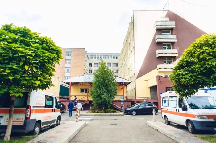 Bărbatul a murit, în urma rănilor / foto: Spitalul Roman - Facebook