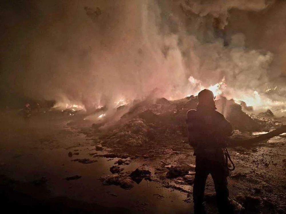 Incendiu violent la un depozit de reciclare din Giurgiu. Mesaj RO-ALERT din cauza fumului