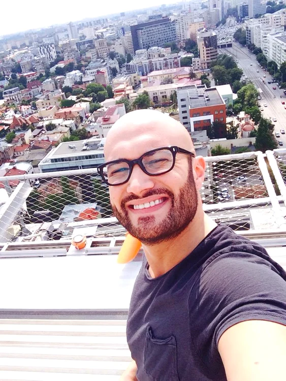 
    Mihai Bendeac a postat un nou episod din serialul "Ghid pentru bărbaţi"Foto Arhivă personală  