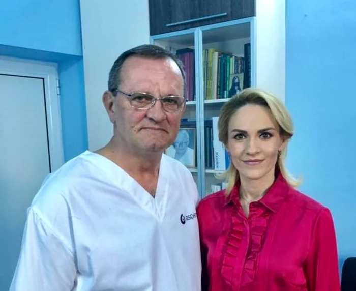 Gabriela Firea şi medicul Iulian Brezean, care a tratat-o