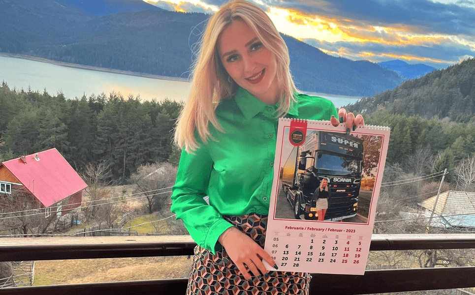 Cele mai sexy şoferiţe românce de TIR din Europa. Calendarul inedit realizat de „Omul şoselelor“ FOTO