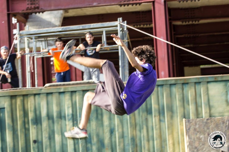 Parkour, sportul extrem care câștigă adepți în România. Unde se află singurul parc dedicat FOTO