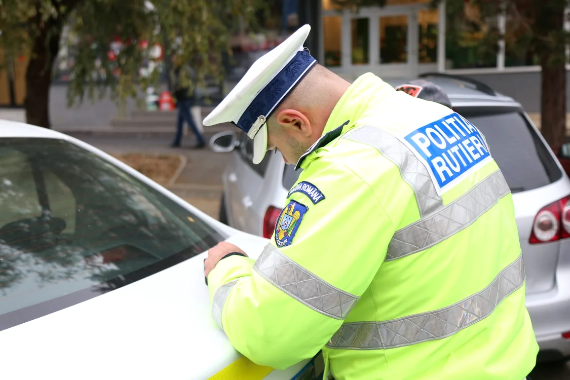Poliţia a făcut bilanţul: o victimă şi 7 maşini avariate, plus taxiul. Foto arhivă