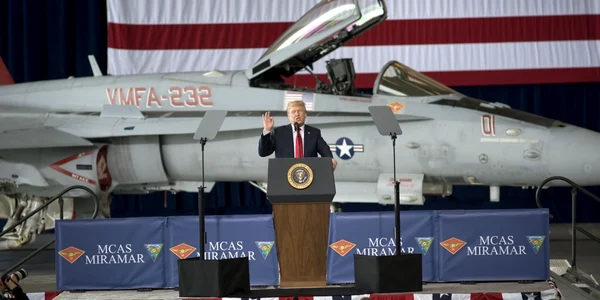 Donald Trump tine un discurs in fata puscasilor marini de la baza Miramar FOTO EPA-EFE