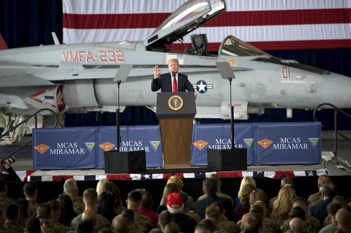 Donald Trump vorbind în faţa puşcaşilor marini de la baza Miramar FOTO EPA-EFE