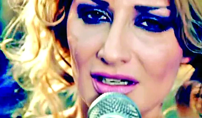 «Mi-a spus că în clip  plânge pentru mine»