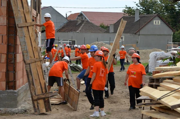 Activitatea de voluntariat ar urma să fie considerată experienţă profesională Foto Adevărul