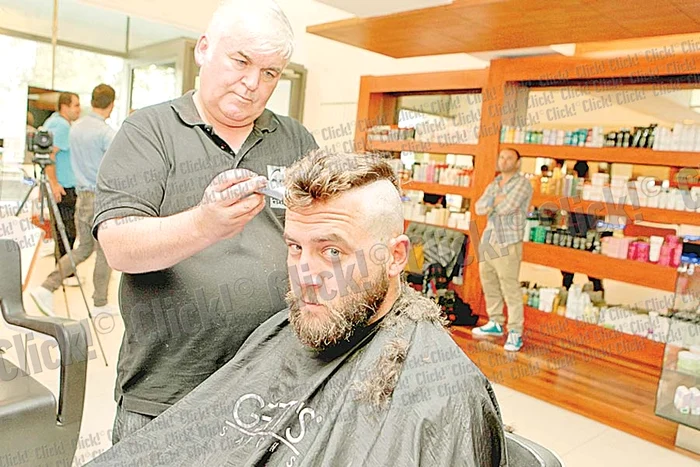 Aşa arăta Cosmin  pe vremea când  cânta cu Ca$$a Loco (FOTO: Click!)