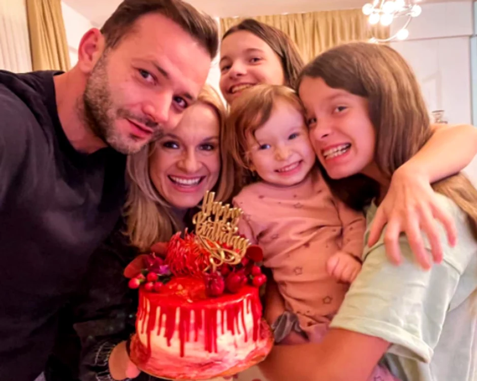 Familia Morar, cu zâmbetele până la urechi Foto: Instagram