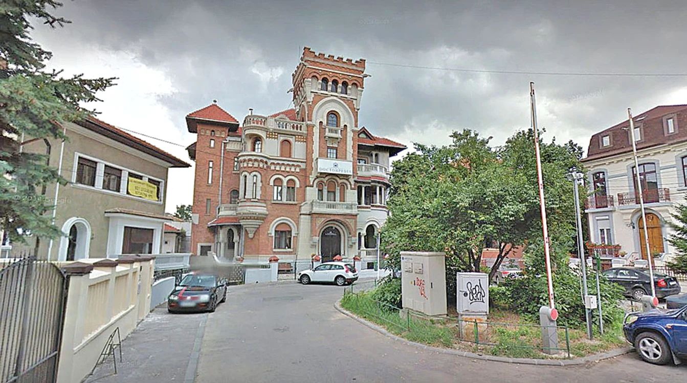 Aceasta este vila D. Ionescu, monument istoric, scoasă la vânzare de stat după ce a fost confiscată de la Sorin Ovidiu Vântu