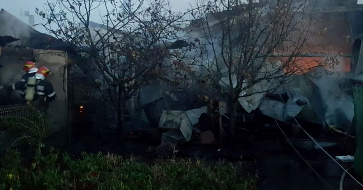Incendiu hala branesti FOTO ISU 